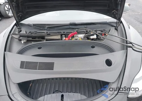 2020 Tesla Model 3 Long Range Dual Motor All-Wheel Drive z USA, uszkodzony, nr VIN 5YJ3E1EBXLF790878